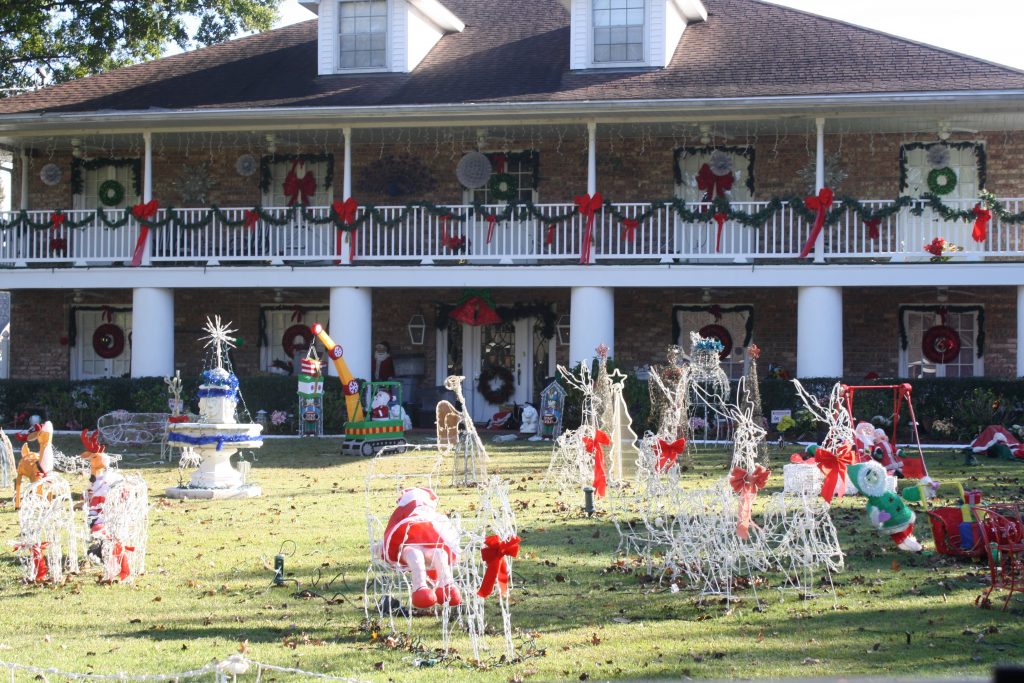 holiday decorating while home selling