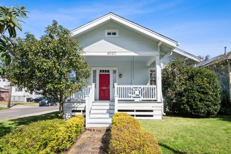 4623 S Prieur St exterior front